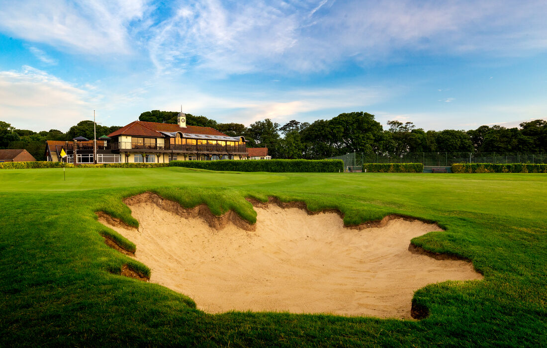 15th Green & Clubhouse